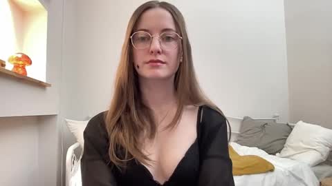 Snapshot of classyandgirly chatting on 04-16-26, 07:14 classyandgirly online show from 04-16-26, 07:14