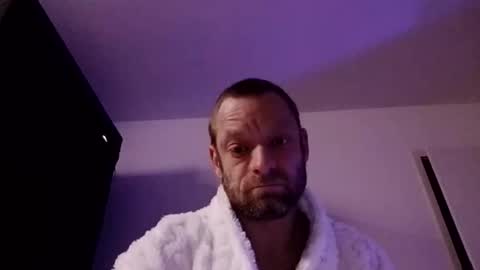 Snapshot of clausenflorian880 chatting on 12-17-25, 01:22 Florian online show from 12-17-25, 01:22