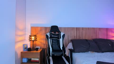 claytonburgues online show from 04-08-26, 01:16