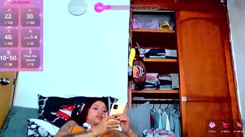 Snapshot of cleo_05 chatting on 02-20-25, 05:23 cleo_05 online show from 02-20-25, 05:23
