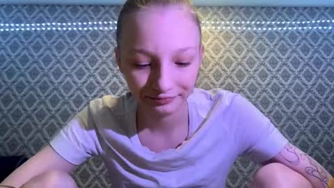 Snapshot of cleotilderinde chatting on 12-16-25, 05:29 Cleo online show from 12-16-25, 05:29