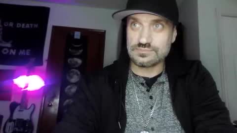 Snapshot of clintwood12 chatting on 01-10-26, 11:42 chad online show from 01-10-26, 11:42