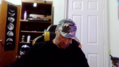 Snapshot of clintwood12 chatting on 02-20-26, 06:26 chad online show from 02-20-26, 06:26