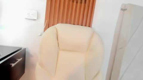 cloe_brown1 online show from 06-04-26, 07:09