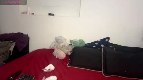  CLOE  online show from 10-20-25, 09:26