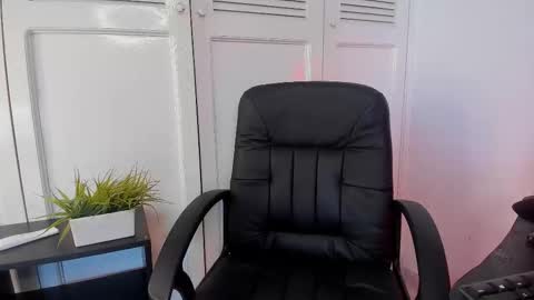 Snapshot of cloe_morningstarr chatting on 10-07-25, 03:20 Cloe online show from 10-07-25, 03:20