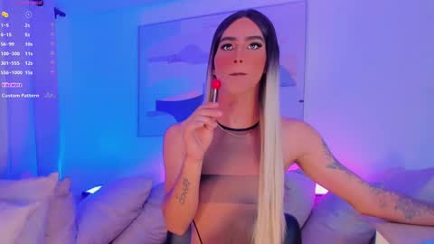 Snapshot of cloe_reminton_ chatting on 12-30-24, 07:48 CLOE REMINTON online show from 12-30-24, 07:48