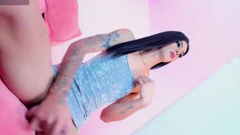 Snapshot of cloe_reminton_ chatting on 02-14-25, 04:15 CLOE REMINTON online show from 02-14-25, 04:15