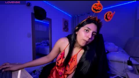 Snapshot of cloe_small08 chatting on 10-19-25, 01:06 cloe small online show from 10-19-25, 01:06