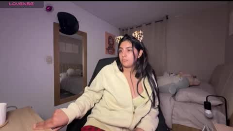 Snapshot of cloe_small08 chatting on 10-23-25, 12:10 cloe small online show from 10-23-25, 12:10