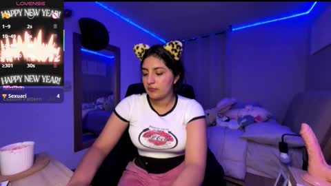 Snapshot of cloe_small08 chatting on 10-24-25, 02:30 cloe small online show from 10-24-25, 02:30