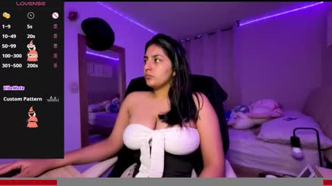 Snapshot of cloe_small08 chatting on 11-05-25, 02:11 cloe small online show from 11-05-25, 02:11