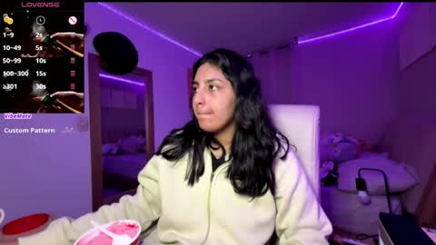 Snapshot of cloe_small08 chatting on 11-08-25, 03:29 cloe small online show from 11-08-25, 03:29