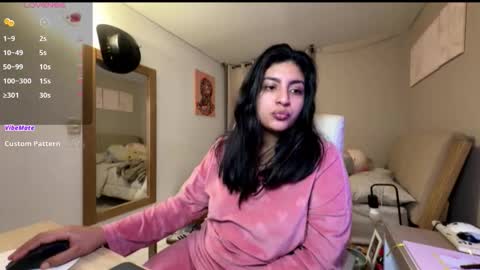 Snapshot of cloe_small08 chatting on 11-22-25, 01:37 cloe small online show from 11-22-25, 01:37