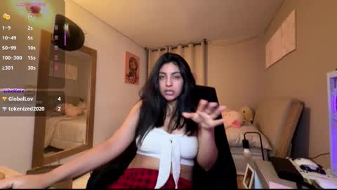 Snapshot of cloe_small08 chatting on 11-24-25, 06:13 cloe small online show from 11-24-25, 06:13