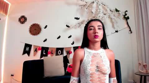 CLOE  online show from 10-23-25, 03:39