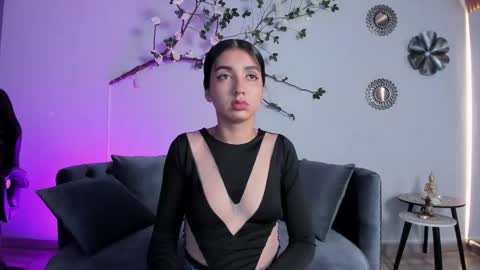 CLOE  online show from 11-23-25, 01:33