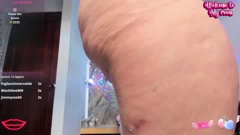 CLOE online show from 01-10-25, 02:55