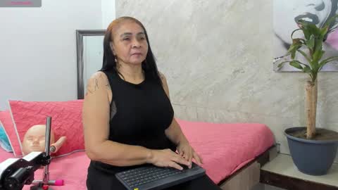 CLOE online show from 11-14-25, 11:42