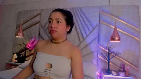 Snapshot of clohebell chatting on 03-03-26, 01:39 Clohe the wonder online show from 03-03-26, 01:39