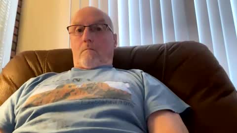 Snapshot of closetbicd chatting on 01-19-25, 01:12 Closetbicd online show from 01-19-25, 01:12