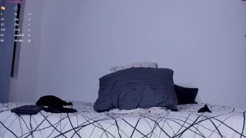 Snapshot of cloudy_pigdude chatting on 02-10-25, 06:53 CRISTIAN online show from 02-10-25, 06:53