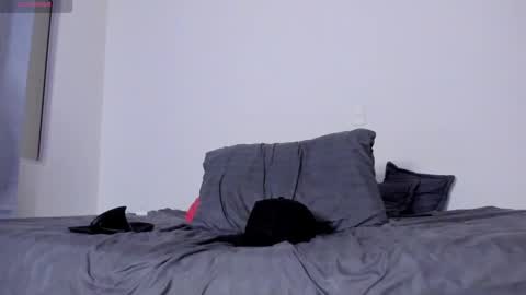 Snapshot of cloudy_pigdude chatting on 03-10-25, 08:15 CRISTIAN online show from 03-10-25, 08:15