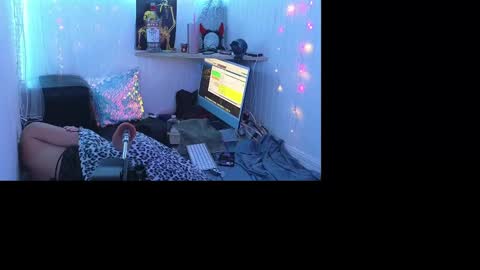 Clover51980 online show from 12-23-24, 10:53