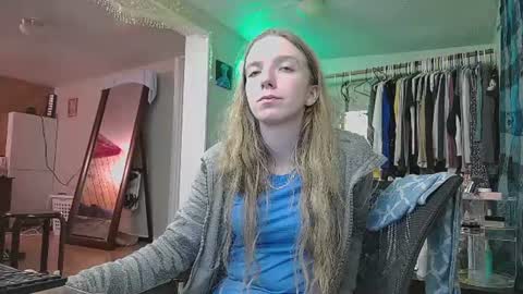 Snapshot of clover922169 chatting on 06-24-26, 06:45 Clover online show from 06-24-26, 06:45