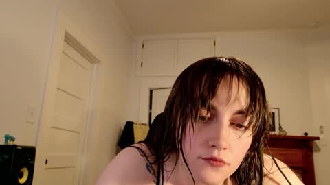 Snapshot of clover_tully chatting on 02-16-26, 09:49 Clover online show from 02-16-26, 09:49