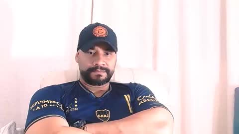 Snapshot of cloverblack18 chatting on 02-14-26, 05:37 erick online show from 02-14-26, 05:37