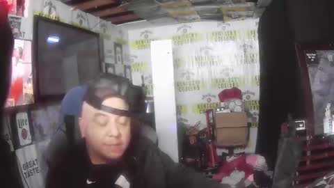 Snapshot of cock_n_creamz_n_wet_dreamz chatting on 01-01-25, 09:20 COCK N CREAMZ WET DREAMZ online show from 01-01-25, 09:20