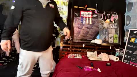 Snapshot of cock_n_creamz_n_wet_dreamz chatting on 01-25-25, 08:00 COCK N CREAMZ WET DREAMZ online show from 01-25-25, 08:00