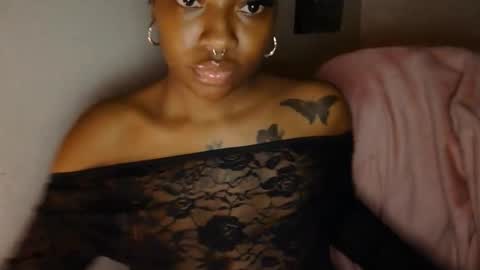 Snapshot of cocochanel197941 chatting on 12-18-25, 01:22 chanel online show from 12-18-25, 01:22