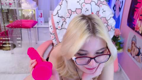 Snapshot of coconut_mia chatting on 12-13-24, 02:21 Mia online show from 12-13-24, 02:21