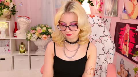 Snapshot of coconut_mia chatting on 12-24-24, 10:28 Mia online show from 12-24-24, 10:28