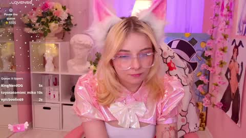 Snapshot of coconut_mia chatting on 01-13-25, 12:51 Mia online show from 01-13-25, 12:51