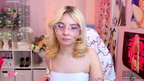 Snapshot of coconut_mia chatting on 01-16-25, 07:31 Mia online show from 01-16-25, 07:31