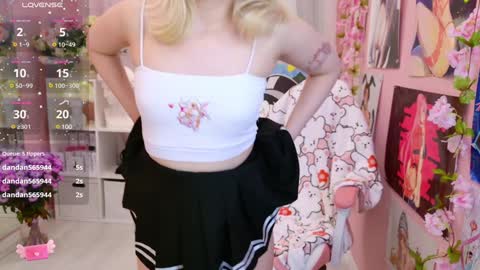 Snapshot of coconut_mia chatting on 02-05-25, 08:57 Mia online show from 02-05-25, 08:57