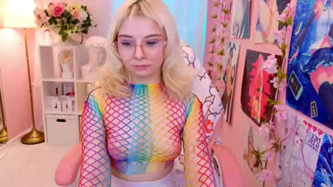 Snapshot of coconut_mia chatting on 03-11-25, 04:10 Mia online show from 03-11-25, 04:10