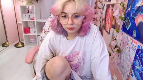Snapshot of coconut_mia chatting on 10-11-25, 01:53 Mia online show from 10-11-25, 01:53
