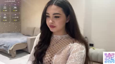 Snapshot of coffee_wihtout_milk chatting on 05-21-26, 01:23 Yumi online show from 05-21-26, 01:23