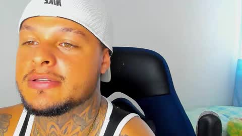 Snapshot of colin_fox1 chatting on 03-17-26, 05:38 colin_fox1 online show from 03-17-26, 05:38