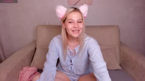 Collen Mon Tue Wed Thu Fri GMT 3 0300am - 0900am  online show from 01-02-25, 01:06