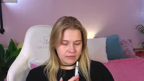 Collen Mon Tue Wed Thu Fri GMT 3 0300am - 0900am  online show from 04-20-26, 05:16