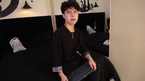 Snapshot of collinstone chatting on 10-19-25, 03:23 collinstone online show from 10-19-25, 03:23
