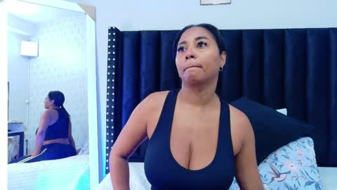 Snapshot of colombia_mommy_ chatting on 05-06-26, 12:21 GRETCHEN online show from 05-06-26, 12:21