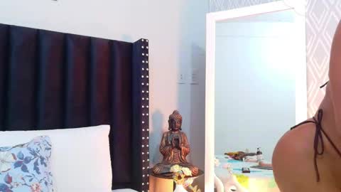 Snapshot of colombia_mommy_ chatting on 05-11-26, 04:04 GRETCHEN online show from 05-11-26, 04:04