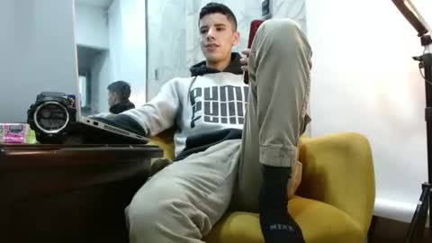 Snapshot of colombianproduction chatting on 10-09-25, 02:20 Jhon online show from 10-09-25, 02:20