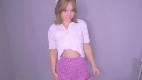 Snapshot of comecloserr chatting on 11-05-25, 01:44 Sophi online show from 11-05-25, 01:44